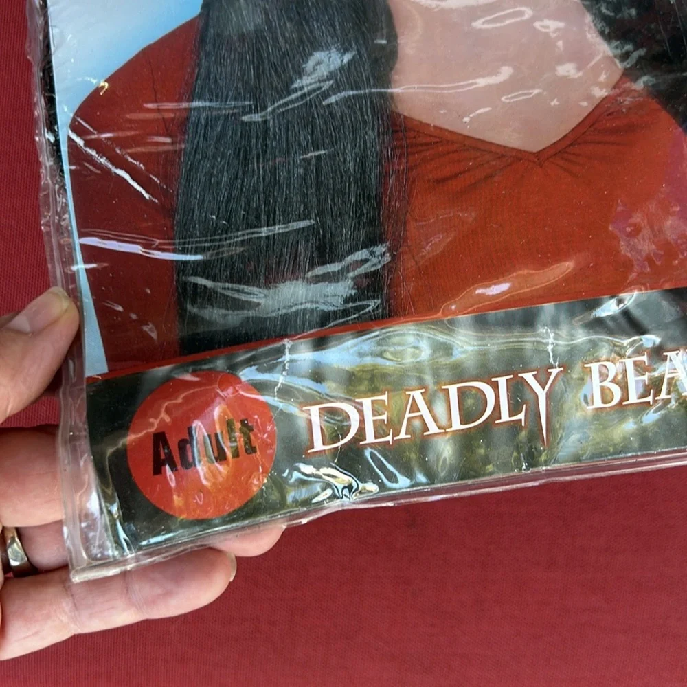 Deadly Beauty wig - Picture 2 of 6